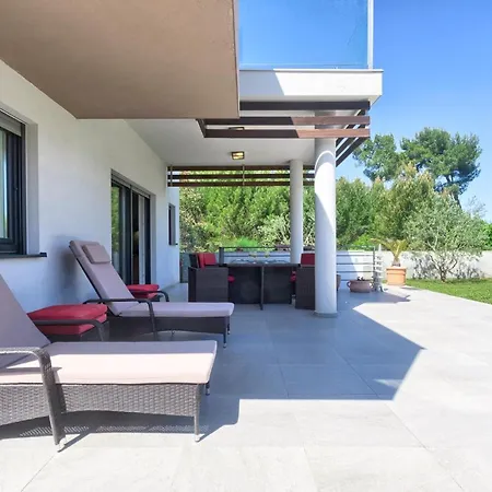Emilia Villa *