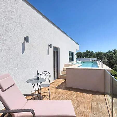 Emilia Villa