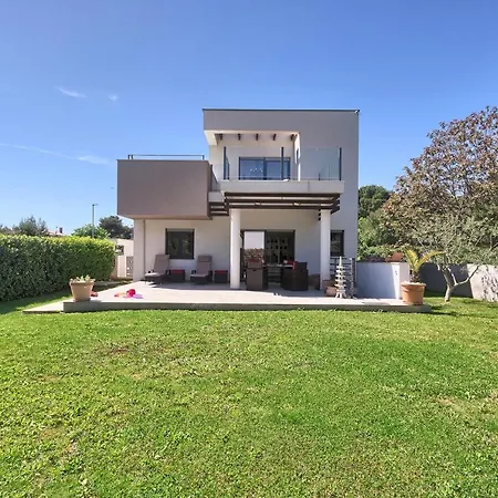 Emilia Villa