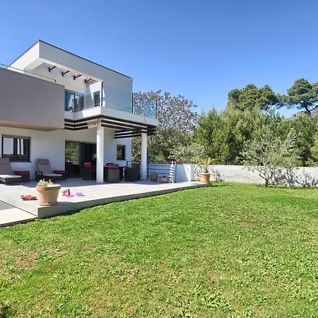 Emilia Villa Medulin